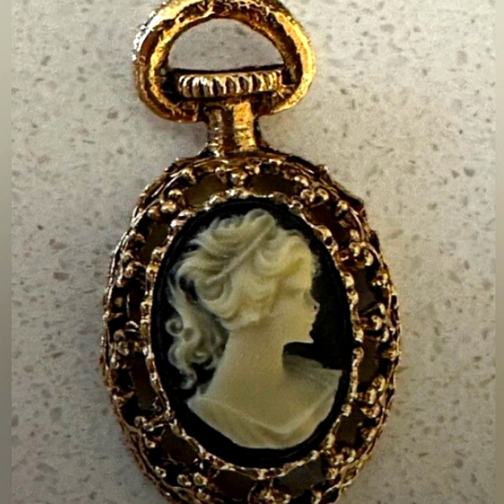Cameo Pendant Goldtone with Tassles Vintage Carved Shell - Picture 6 of 11